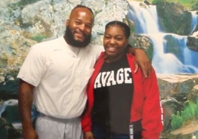 Judge blocks 19-year-old daughter’s plea to attend father’s execution