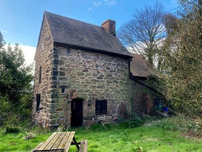 500-year-old cottage built by King Henry VIII’s chaplain to be auctioned for £1