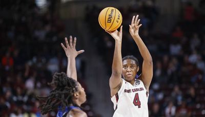 South Carolina remains unanimous No. 1 in women’s college basketball poll