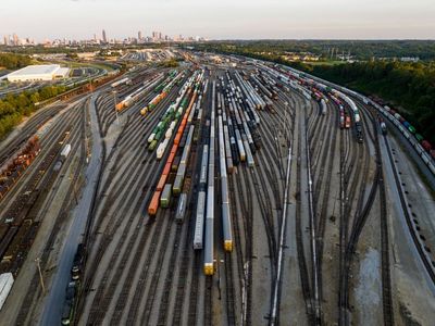 Business groups urge Congress to block potential rail strike