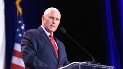 Mike Pence: Trump isn’t antisemitic, but should apologize for Fuentes dinner