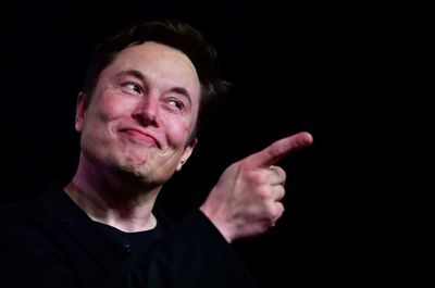 Twitter owner Musk signals new 'war' against Apple