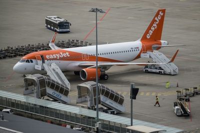 EasyJet flies into third straight annual loss