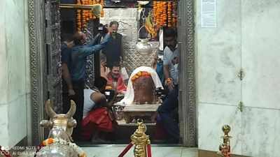 Madhya Pradesh: Rahul Gandhi offers prayers at Ujjain's Mahakal temple