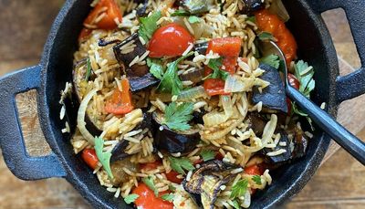 Mediterranean rice pilaf with eggplant and tomato