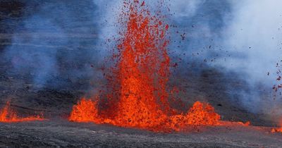 Mauna Loa eruption: Hawaiian residents prepare to evacuate as lava fountains 200ft high