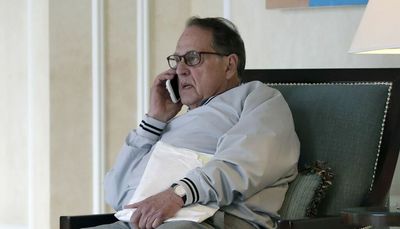 By secretly extending Billy Donovan’s contract, Jerry Reinsdorf does Bulls coach a disservice