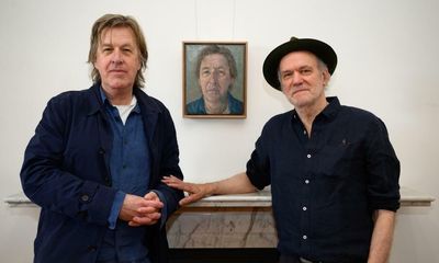 Doug Moran prize 2022: Graeme Drendel wins $150,000 for portrait of fellow finalist who painted him
