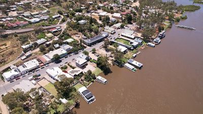 Property owners on wrong side of street to miss out on flood protection in South Australian town