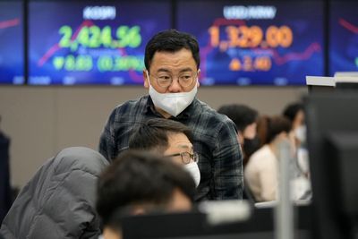 Asian shares mostly higher ahead of Fed chair's key speech