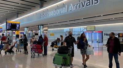 UK net migration climbs to record 500,000 in year to June