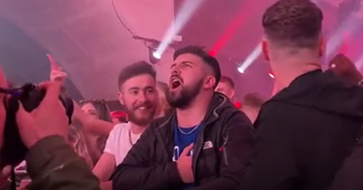 Lone Wales fan belts out Welsh anthem at huge English fan zone amid boos