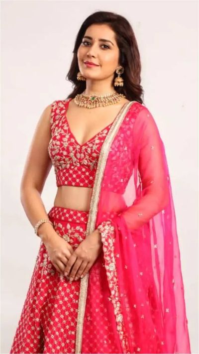 10 glorious lehenga looks of Raashii Khanna