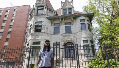 Chicago TikTok historian eyes home base for neighborhood tour company with city grant