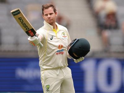 Smith masterclass rolls on in Perth Test