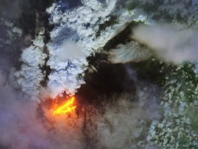 Mauna Loa eruption - latest: Satellite captures view of advancing lava from space as crowds flock to volcano