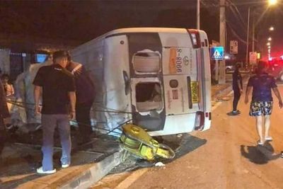 Passenger killed, 9 hurt when crane hits minibus