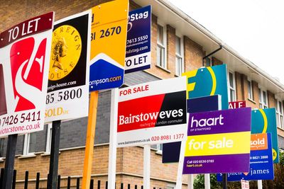 ‘Average UK house price fell by 1.4% month on month in November’