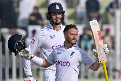 Record-breaking Zak Crawley sees runaway England rack up runs against Pakistan
