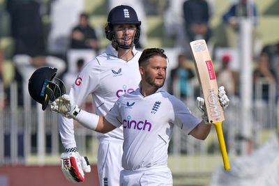 England hit 500 runs in astonishing batting display on first day of first Test against Pakistan