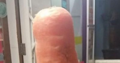 Shopper spots 'absolute unit' of a carrot and everyone is making the same joke