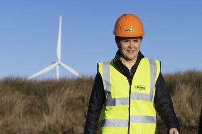 First Minister creates expert panel to boost Scotland's role as 'green finance hub'
