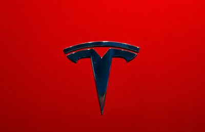 Tesla delivers electric semis to PepsiCo at Nevada factory