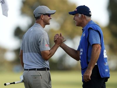 Great Scott nabs Australian Open solo lead