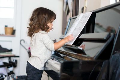 Learning to play the piano ‘improves ability to process sights and sounds’