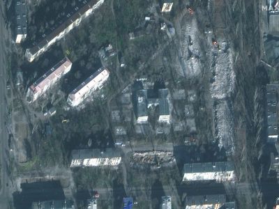 Satellite images show expansion of Mariupol graveyard and destruction of city by Russia