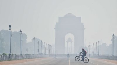 Delhi's Air Quality Remains 'Very Poor' For Fifth Day Straight; AQI At 323