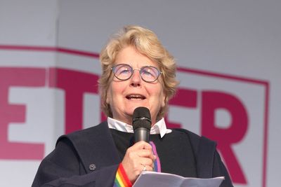 Sandi Toksvig cancels tour dates after being admitted to hospital in Australia