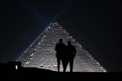 Dior showcases fashion in shadow of Egypt's pyramids