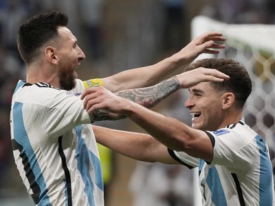 Argentina is headed to the quarterfinals after beating Australia 2-1