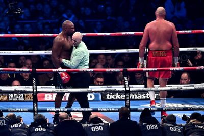 Fury dominates Chisora to retain WBC heavyweight title and eyes Usyk