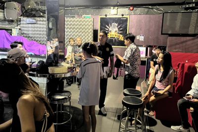 2 Pattaya pubs face closure after raids