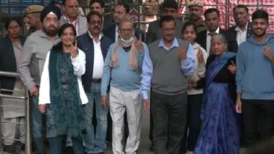 Political Leaders Cast Vote In MCD Polls