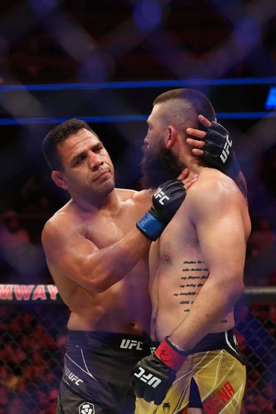 Rafael dos Anjos def. Bryan Barberena at UFC on ESPN 42: Best photos