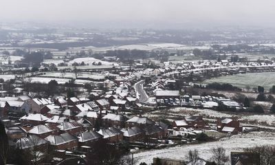 UK weather: Britain braces for snow and ice as temperatures plummet