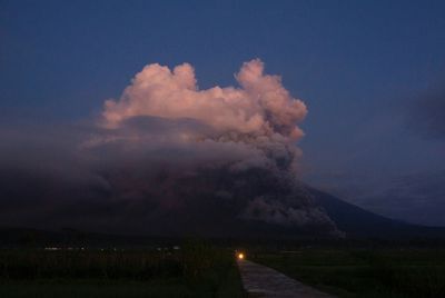 Indonesia villagers race to escape eruption as sky turns black