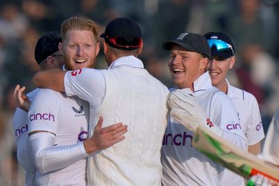England’s daring declaration sets up thrilling final day against Pakistan