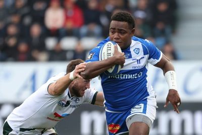 Last-gasp Castres bounce back to edge Pau in Top 14