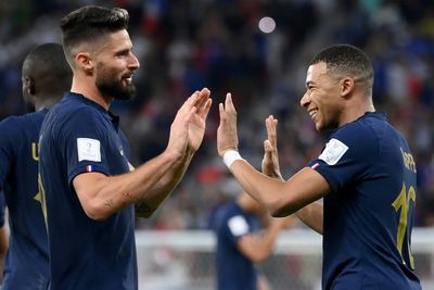 Giroud and Mbappe take ruthless France into World Cup quarter-finals