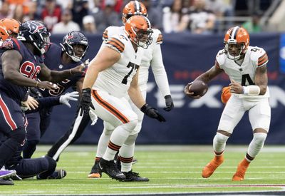 WATCH: Texans DE Ogbonnia Okoronkwo sacks Browns QB Deshaun Watson