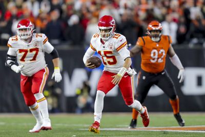 Patrick Mahomes’ airborne touchdown gives Chiefs lead over Bengals (Video)