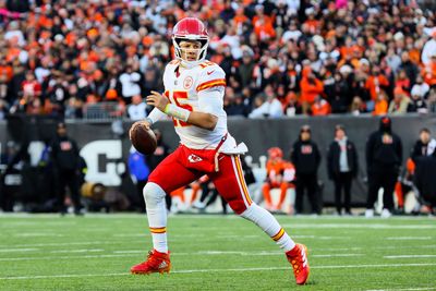 Patrick Mahomes takes flight for Chiefs touchdown