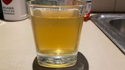 Moama residents frustrated at dirty water as flooding continues to affect filtered water network
