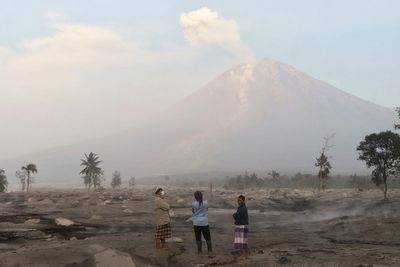 Indonesia's Mt. Semeru eruption buries homes, damages bridge