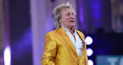 Rod Stewart pays emotional tribute to Ukraine during Glasgow Hydro gig