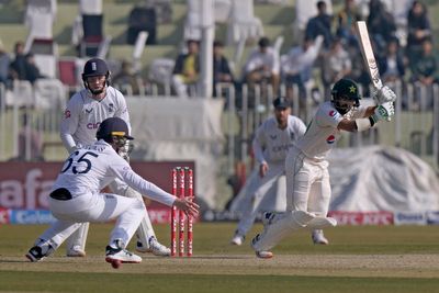 Pakistan turn up pressure on final morning of first England Test